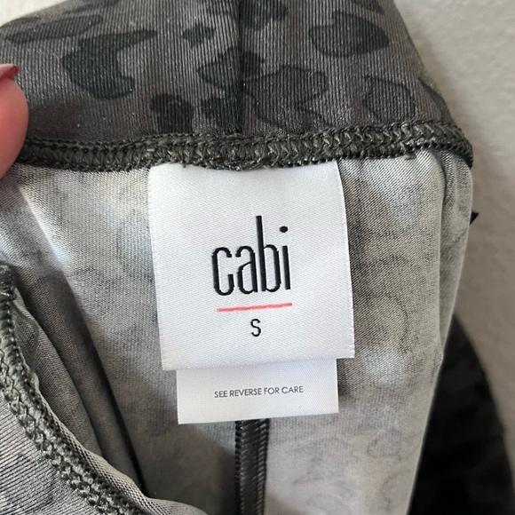 CAbi #3212 Tea Lounge Safari Leggings Charcoal Gray Animal Print Size Small - Picture 7 of 10